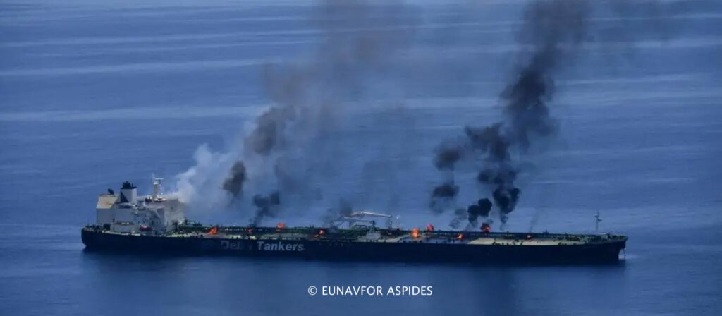 Brennender Tanker Sounion © EUNAVFOR ASPIDES